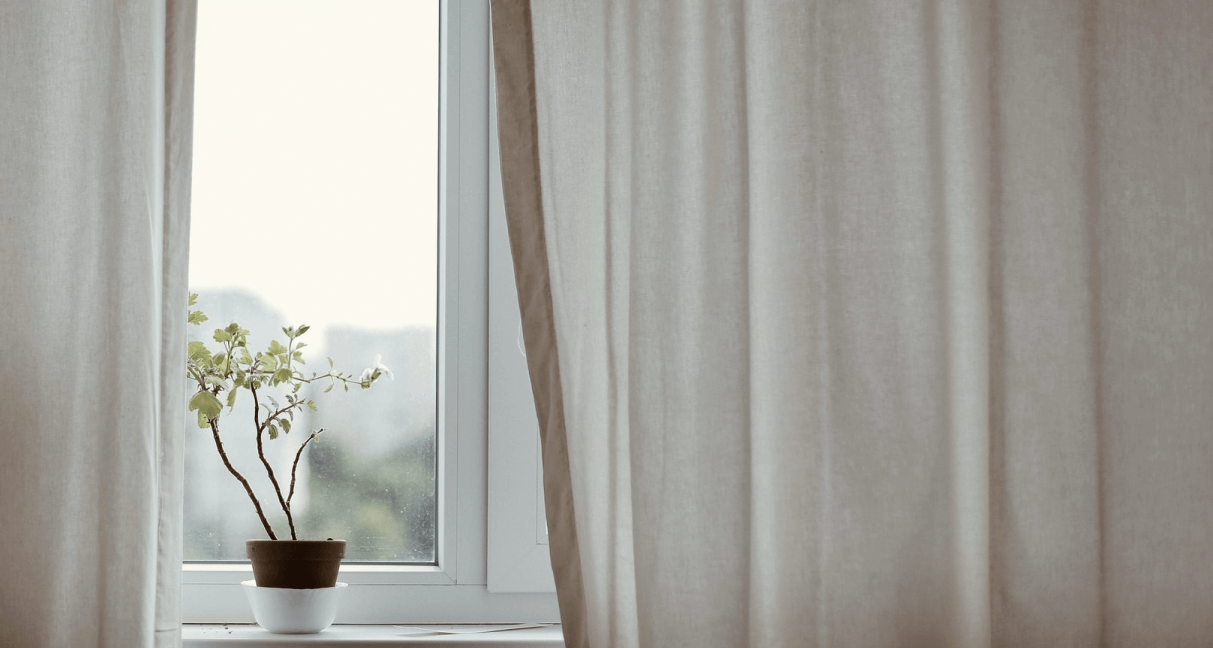 Como limpar e manter as cortinas e persianas?