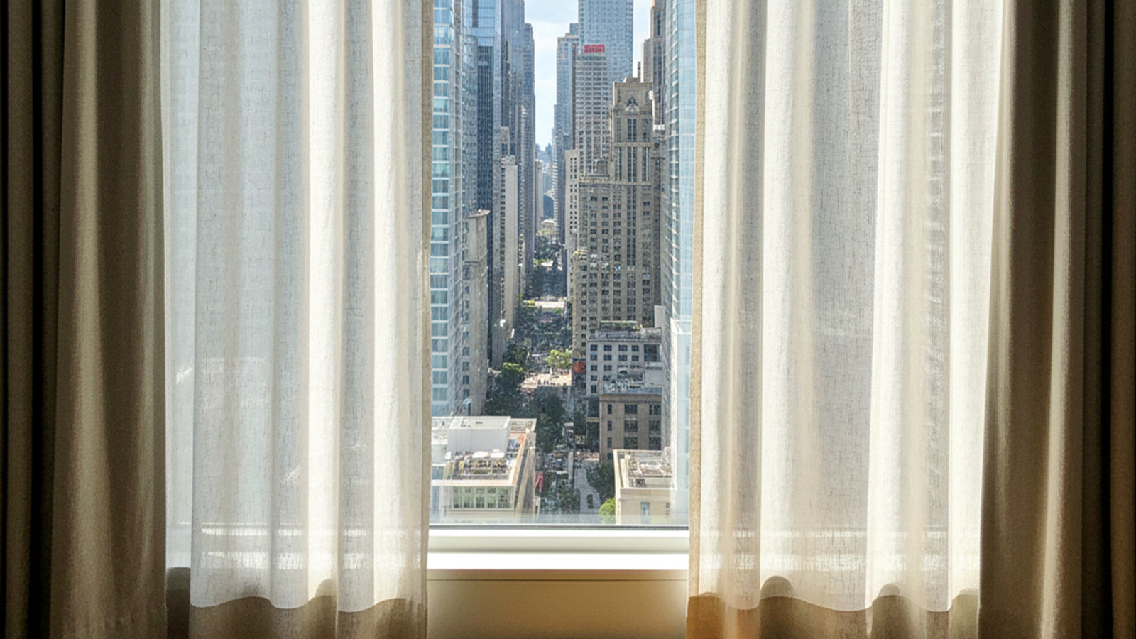 O Papel do Controle de Luz Natural e Privacidade na Decoração de Ambientes Residenciais e Corporativos